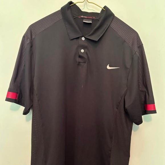 Nike Tiger Woods. Small. Like new! - Picture 1 of 2